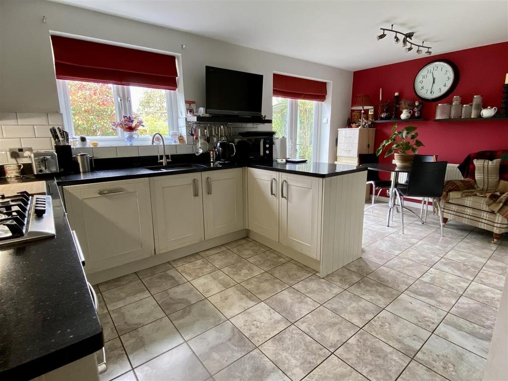 Bow Bridge Close, Market Weighton, York 5 bed detached house for sale