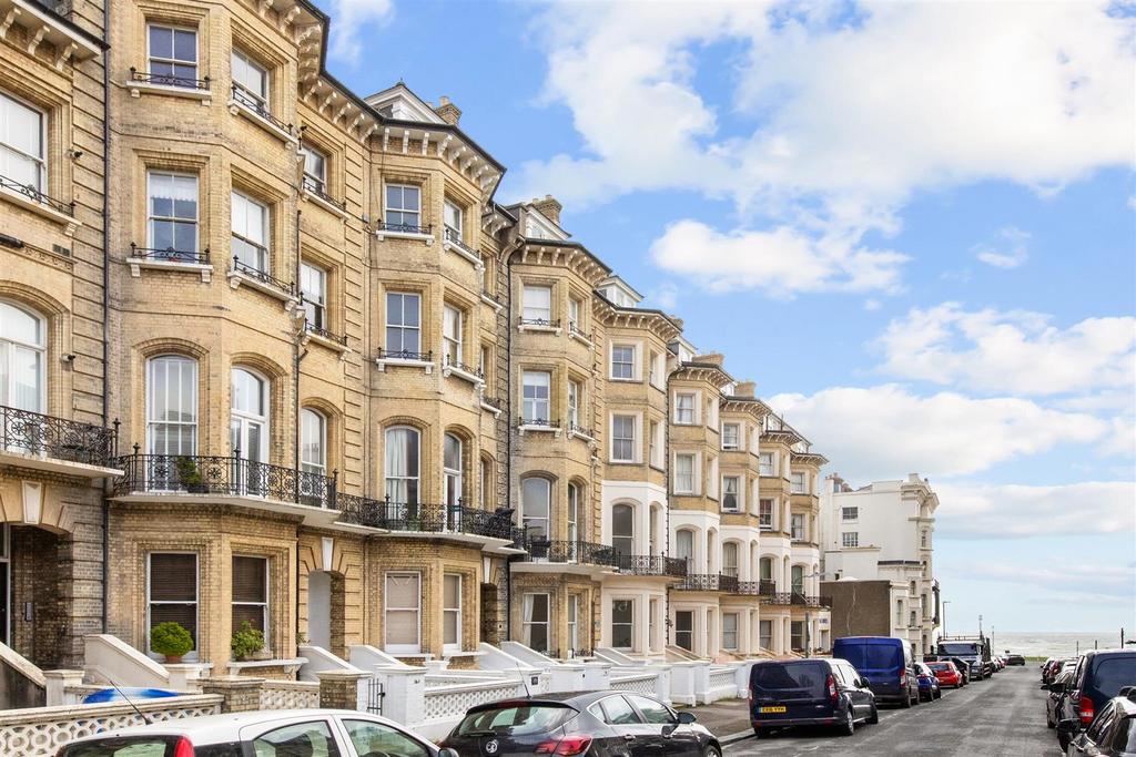 First Avenue, Hove BN3 Flat £700 pcm (£162 pw)