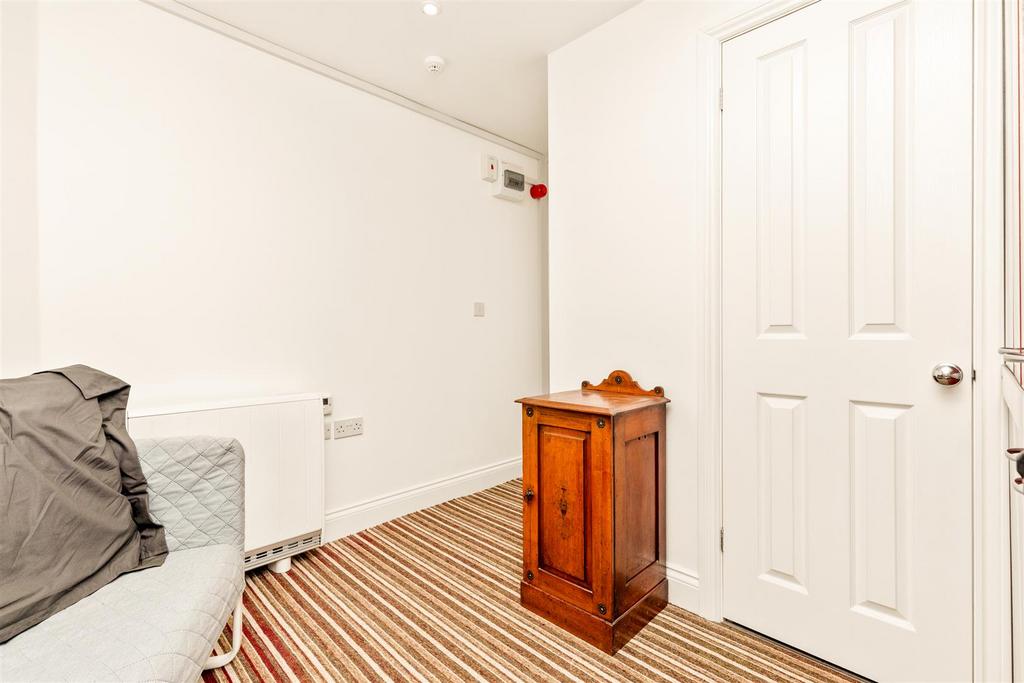 First Avenue, Hove BN3 Flat £700 pcm (£162 pw)