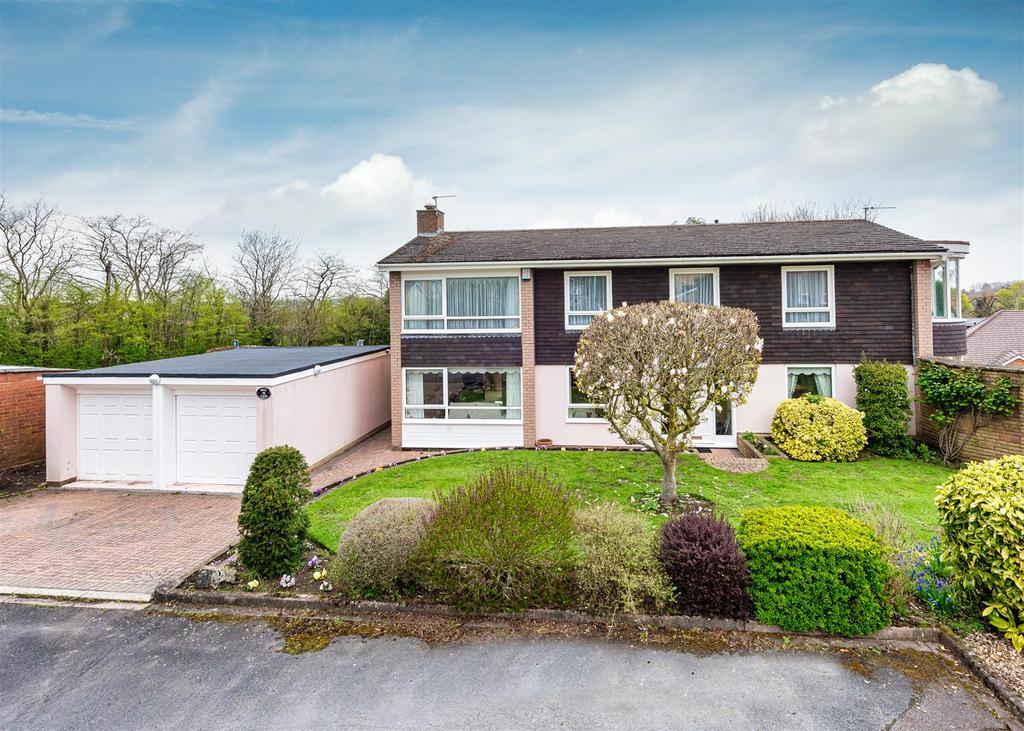 16 Dippons Mill Close, Tettenhall Wood 4 bed detached house £435,000
