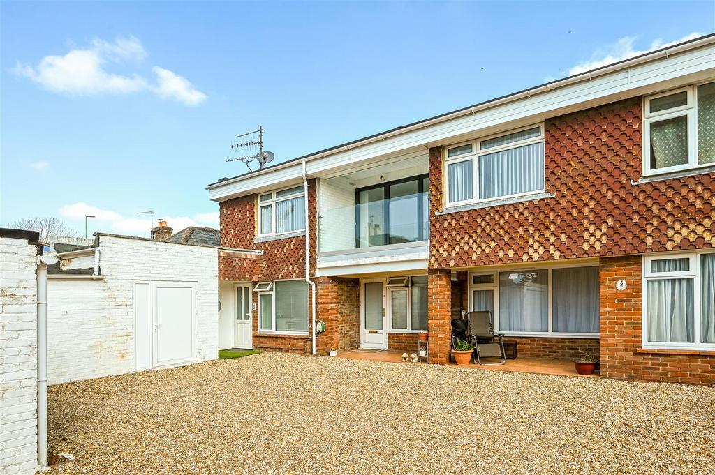 The Street, East Preston, Littlehampton 2 bed apartment £1,100 pcm (£