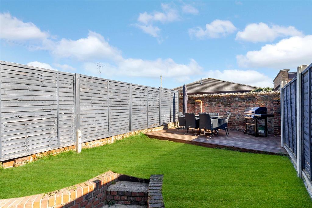 High Oak Road, Ware 2 bed semidetached house £425,000
