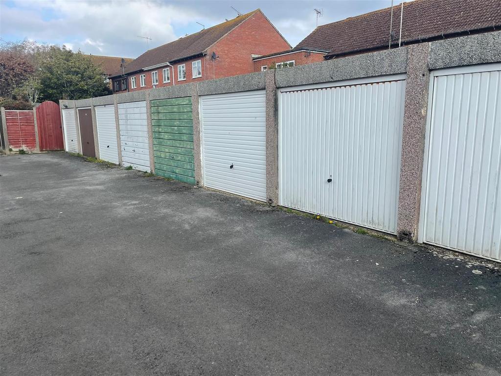 Garage rustington.jpg