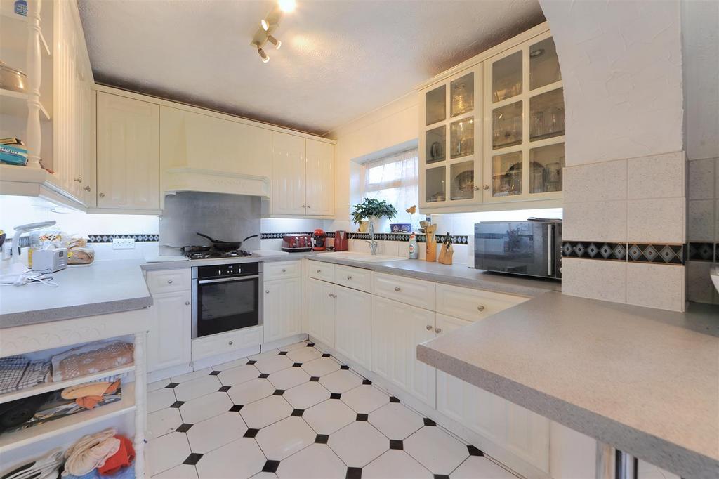 The Hawthorns, Greenacres, Aylesford 3 bed semidetached house £385,000
