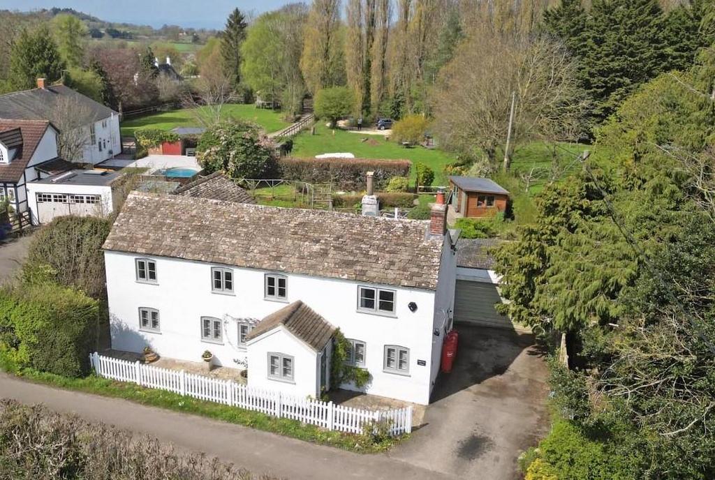Gloucester 4 bed detached house for sale £725,000
