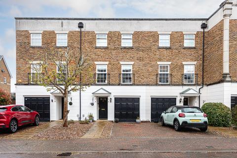 32 Cavendish Walk, Epsom, KT19 8AP