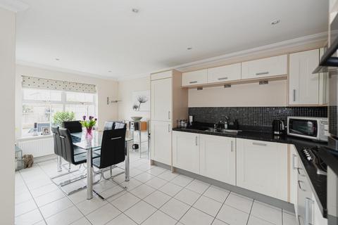 32 Cavendish Walk, Epsom, KT19 8AP