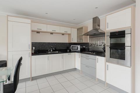 32 Cavendish Walk, Epsom, KT19 8AP