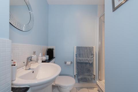 32 Cavendish Walk, Epsom, KT19 8AP
