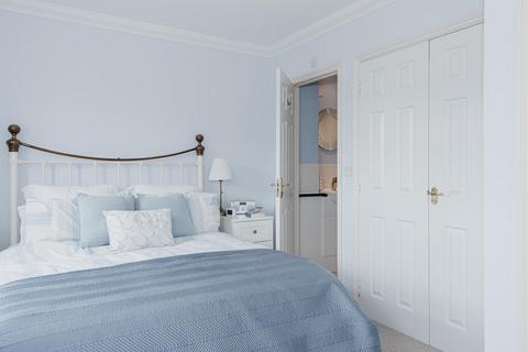 32 Cavendish Walk, Epsom, KT19 8AP