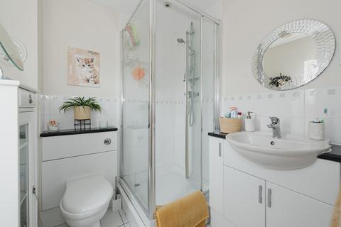 32 Cavendish Walk, Epsom, KT19 8AP