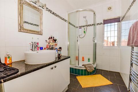 1041 Anlaby Road, Hull, HU4 7PW
