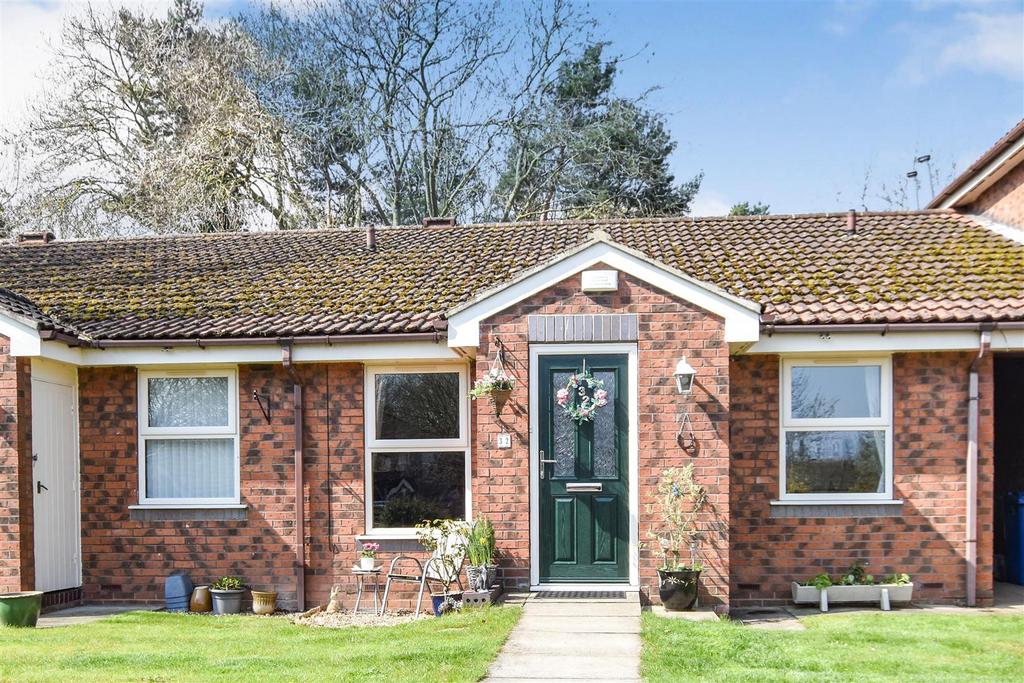 Tudor Court, Willerby 2 bed terraced bungalow £159,500