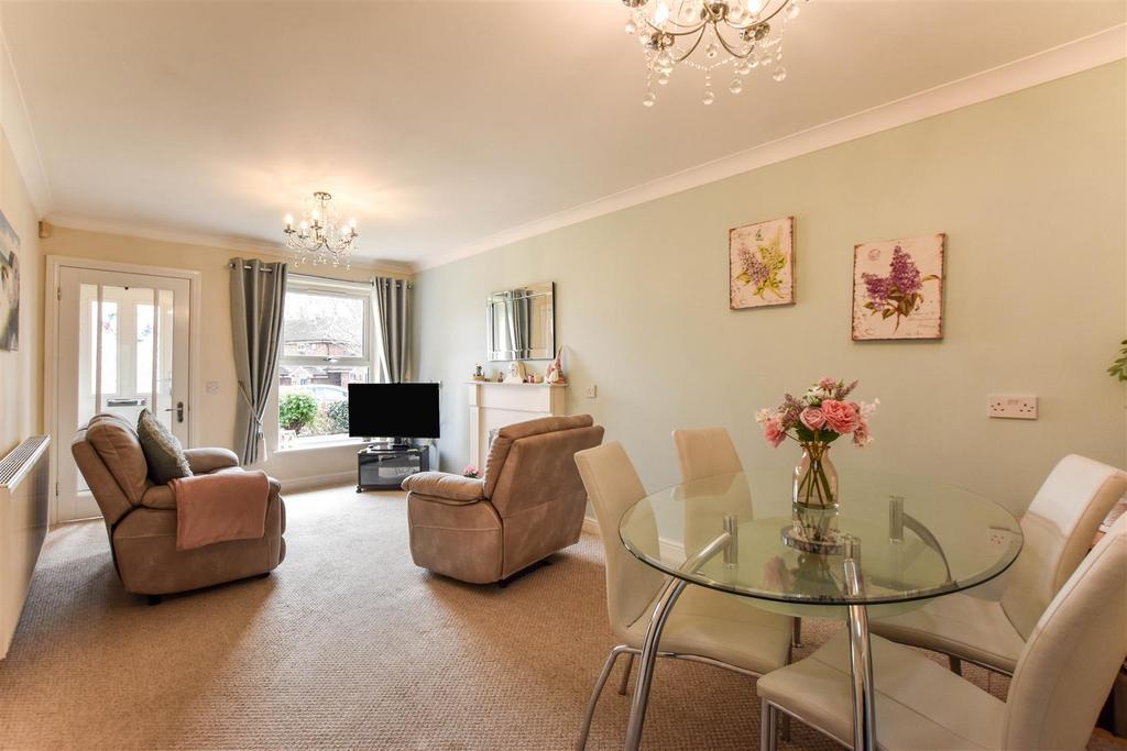 Tudor Court, Willerby 2 bed terraced bungalow £159,500