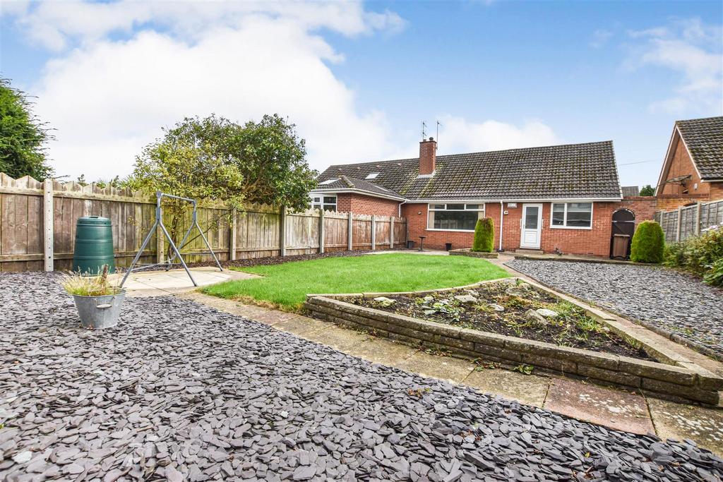 White Walk, Kirk Ella, Hull 2 bed semi-detached bungalow for sale - £ ...