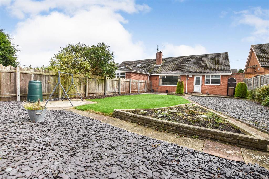 White Walk, Kirk Ella, Hull 2 bed semidetached bungalow for sale £