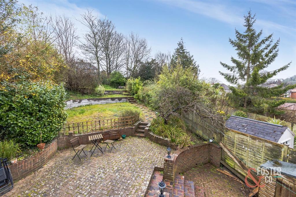 Valley Drive, Brighton 4 bed semidetached house £2,500 pcm (£577 pw)