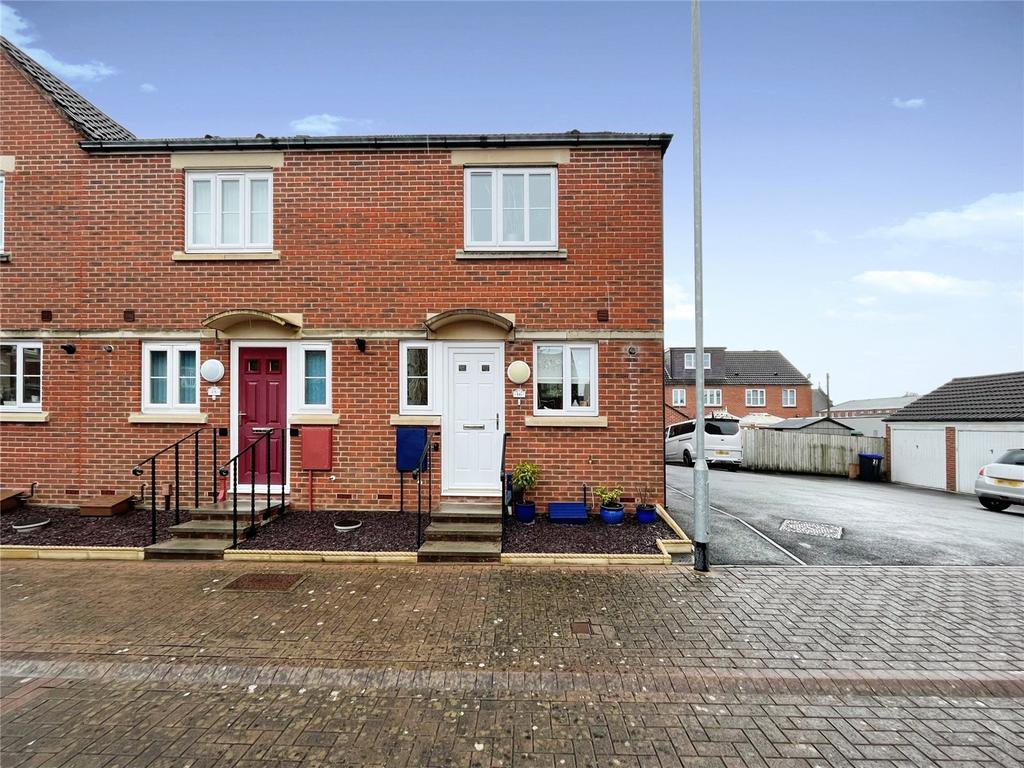 Taylors View, Trowbridge 2 bed terraced house £900 pcm (£208 pw)