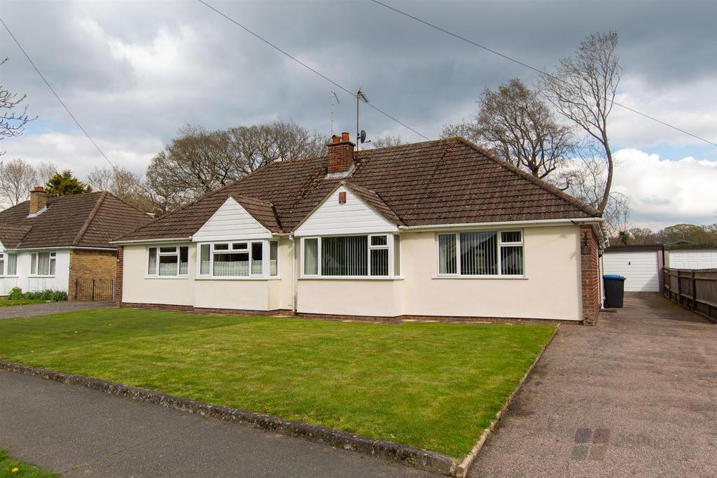 Potters Lane, Burgess Hill 3 bed bungalow £1,600 pcm (£369 pw)
