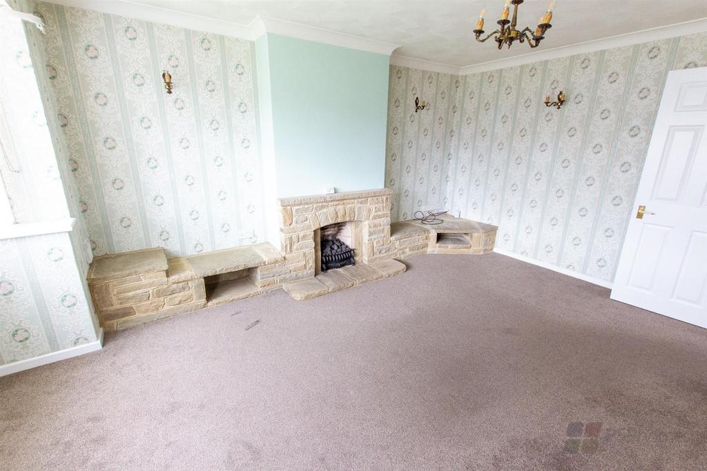 Potters Lane, Burgess Hill 3 bed bungalow £1,600 pcm (£369 pw)