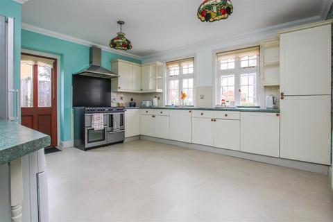 4 bedroom detached house for sale, * SIGNATURE HOME * Great Warley Street, Great Warley, Brentwood