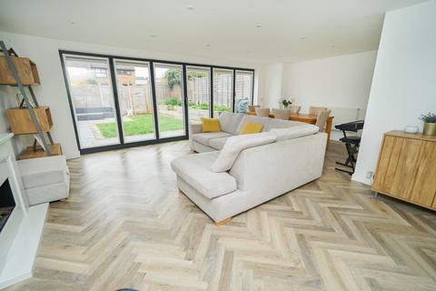 6 Bideford Green, Leighton Buzzard, LU7 2TH