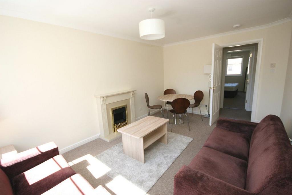 Dicksonfield, Edinburgh 2 bed flat £1,250 pcm (£288 pw)