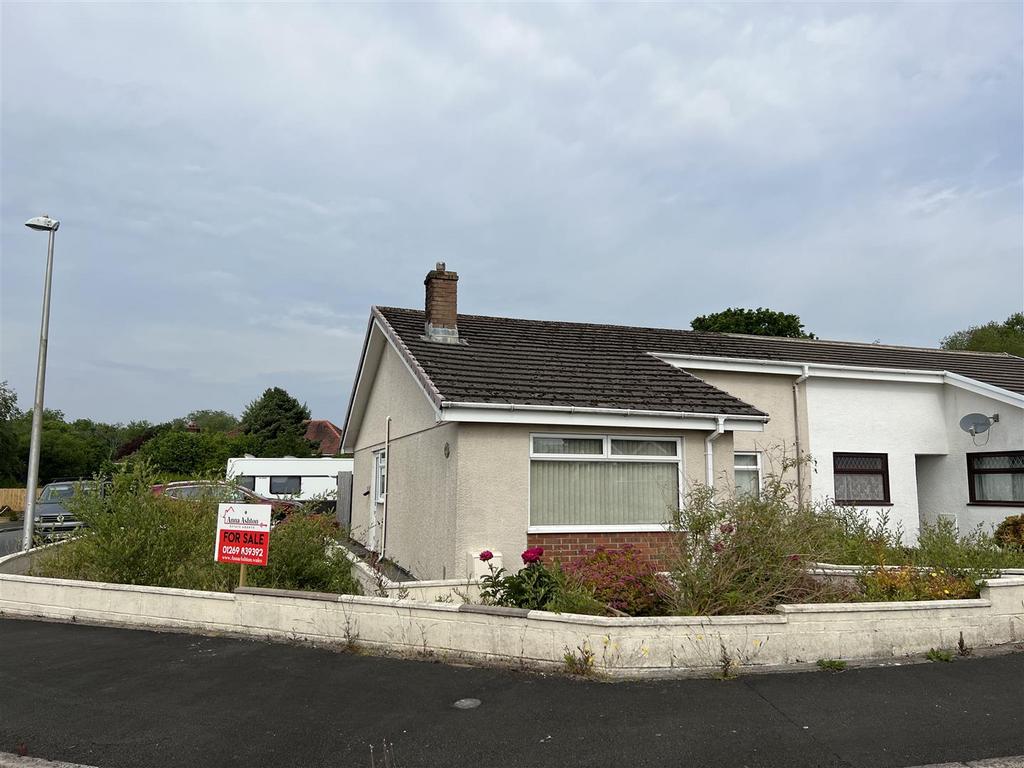 Maes Yr Haf, Ammanford 3 bed semidetached bungalow for sale £169,950