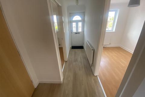8 Beadnell Grove, Ashington, NE63 8TY