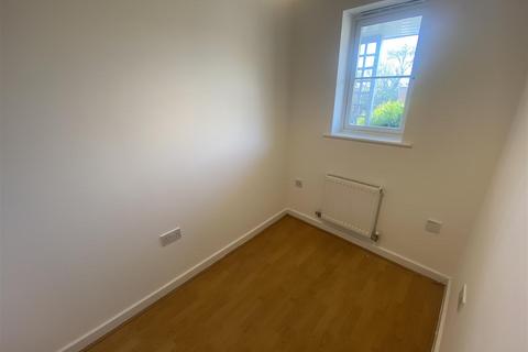 8 Beadnell Grove, Ashington, NE63 8TY
