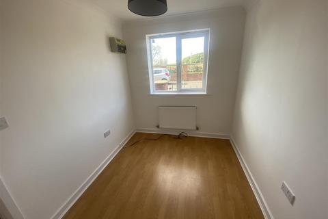 8 Beadnell Grove, Ashington, NE63 8TY