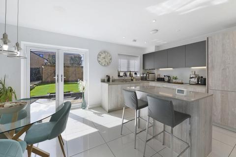 29 Baddlesmere Drive, Kings Hill, West Malling, ME19 4SG