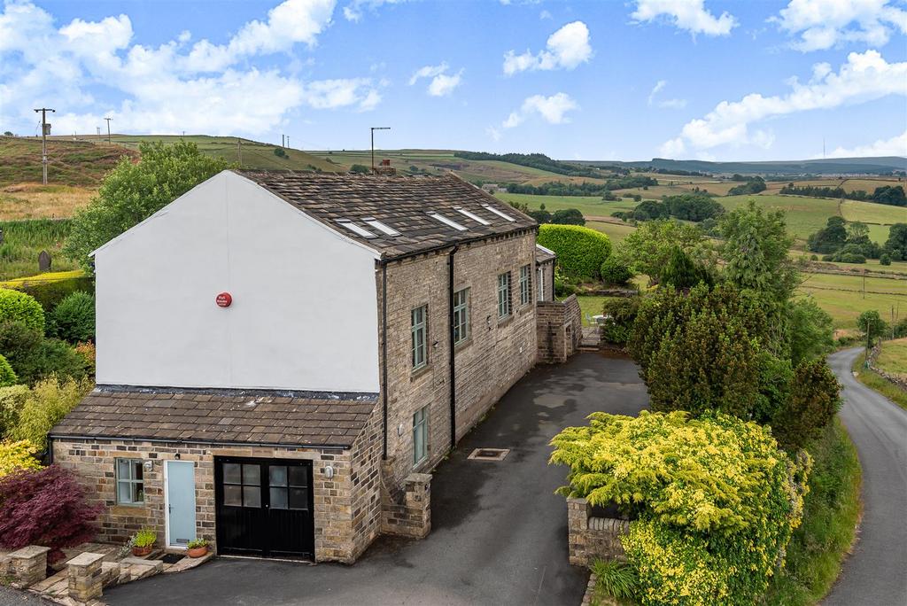 Gatehead Lane, Hepworth, Holmfirth HD9 7TU 4 bed detached house for