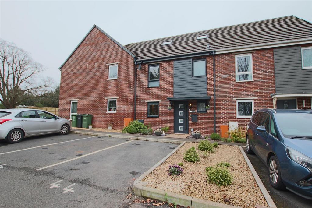 Staddle Stone Road, Tithebarn Exeter 4 bed townhouse for sale £360,000
