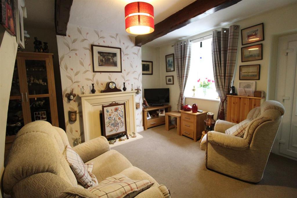 Water Street, Glossop 2 bed terraced house for sale £200,000