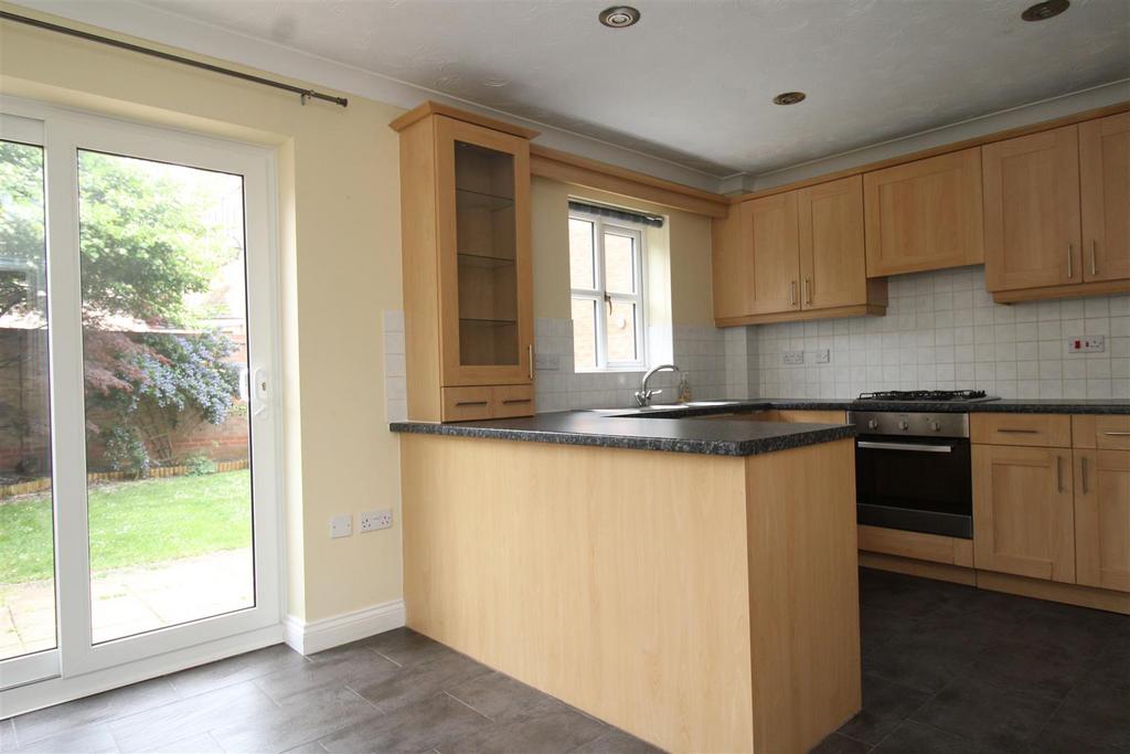 Crystal Drive, Sugar Way, Peterborough 3 bed detached house £1,250