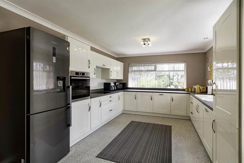 5 bedroom detached house for sale, Woodland Close, Wickersley, Rotherham