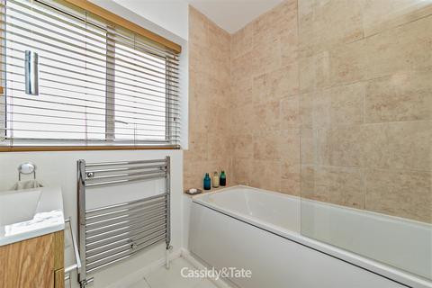 16 Barnfield Road, St Albans, AL4 9UP