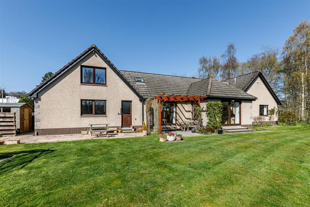 36 Melrose Road, Galashiels 5 bed detached house £380,000