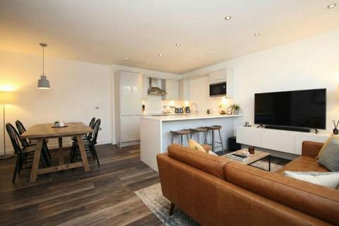 2 bedroom apartment to rent, Park Road, Timperley, Altrincham