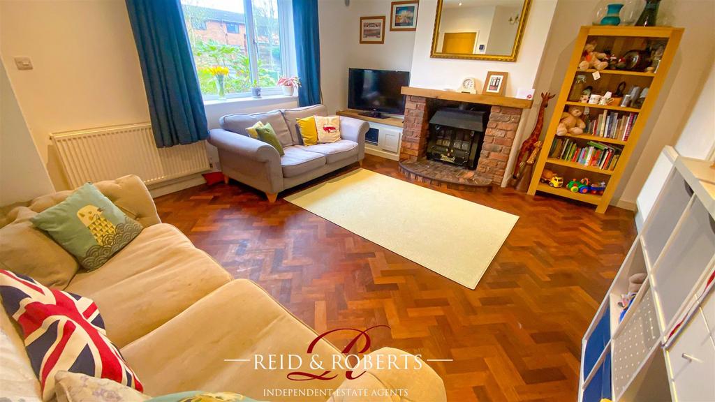 Denbigh Road, Mold 3 bed semidetached house £190,000