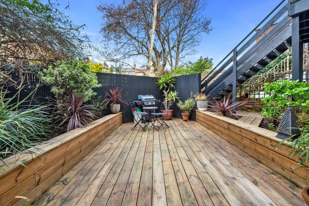 Farleigh Road, London, N16 2 bed flat for sale £650,000