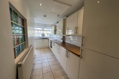 4 bedroom house to rent - Leonard Road, London