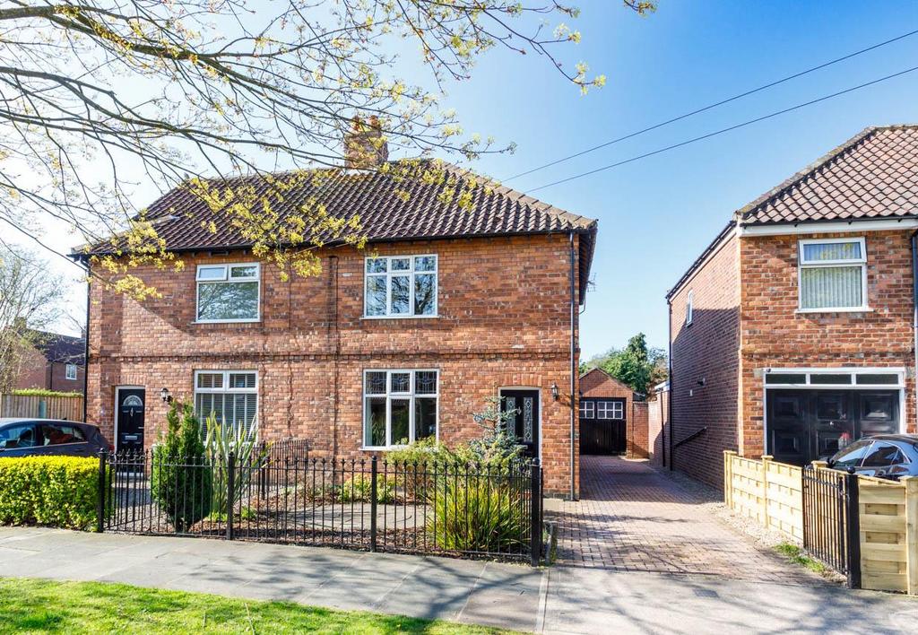 Maple Avenue, York, YO23 2RQ 3 bed semidetached house