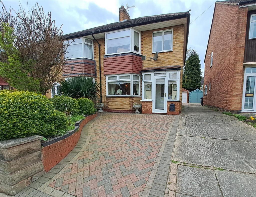 Tile Cross Road, Tile Cross, Birmingham 3 bed semidetached house for