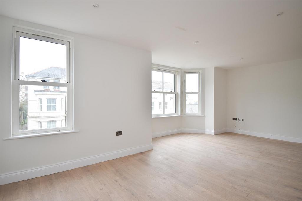 Stockleigh Road, St. LeonardsOnSea 2 bed flat for sale £325,000