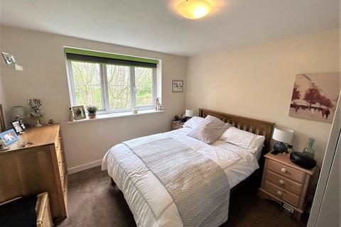 2 bedroom flat for sale, Ledgard Avenue, Leigh