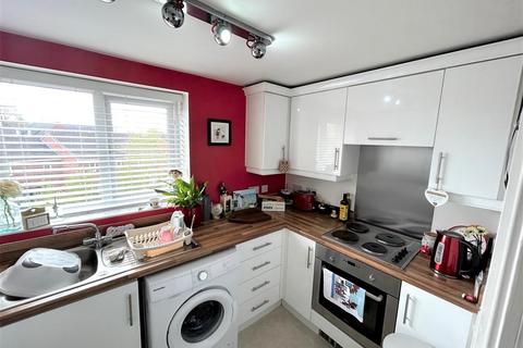 2 bedroom flat for sale, Ledgard Avenue, Leigh