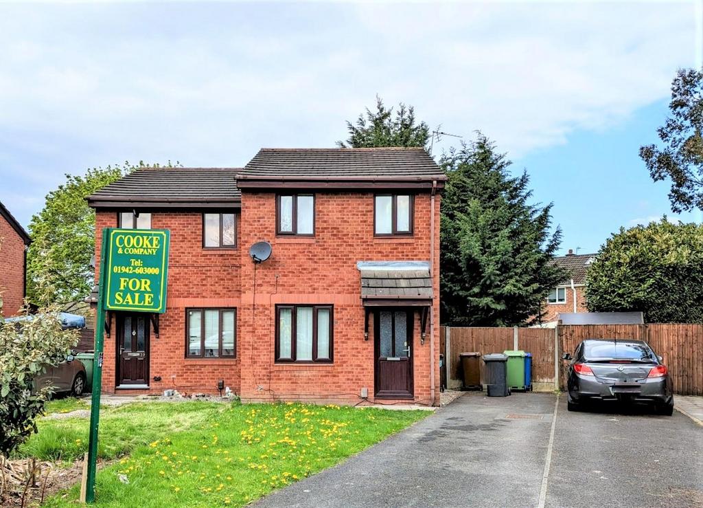 Carders Close, Leigh 2 bed semidetached house for sale £135,000