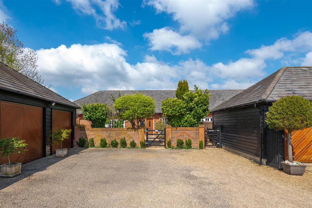 Nutfield Marsh Road, Nutfield, Redhill 4 bed house for sale £925,000